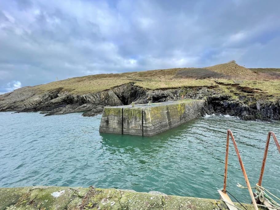 The Hut@Trefechan Wen - Coastal Coziness! Villa Goodwick Exterior photo