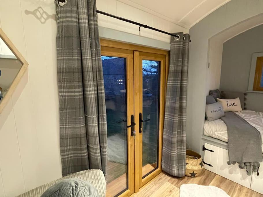 The Hut@Trefechan Wen - Coastal Coziness! Goodwick Exterior photo