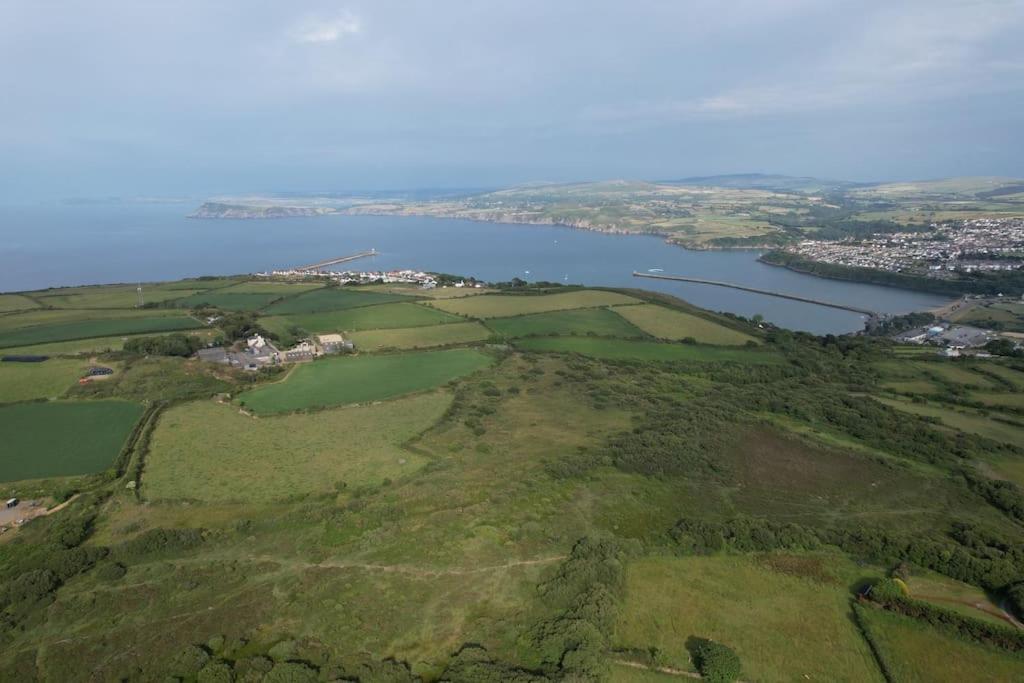 The Hut@Trefechan Wen - Coastal Coziness! Villa Goodwick Exterior photo