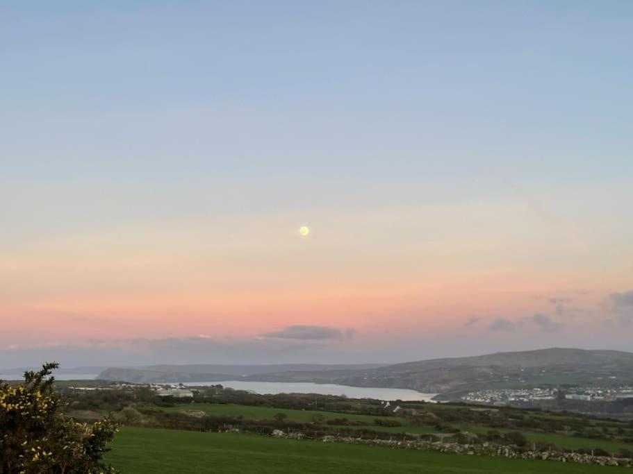 The Hut@Trefechan Wen - Coastal Coziness! Villa Goodwick Exterior photo